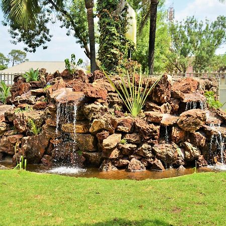 Cresta Oasis Hotel Harare Exteriér fotografie